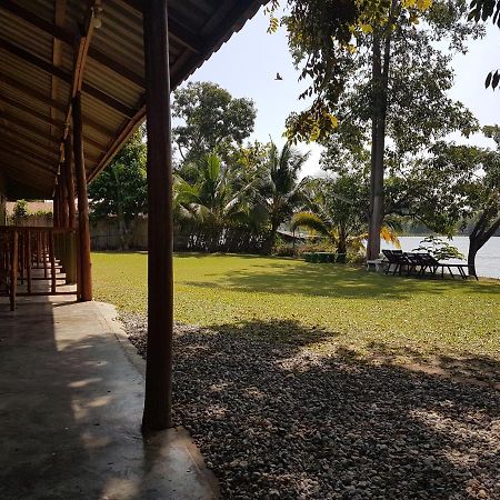 Aajam Riverfront Rooms Kanchanaburi Bagian luar foto