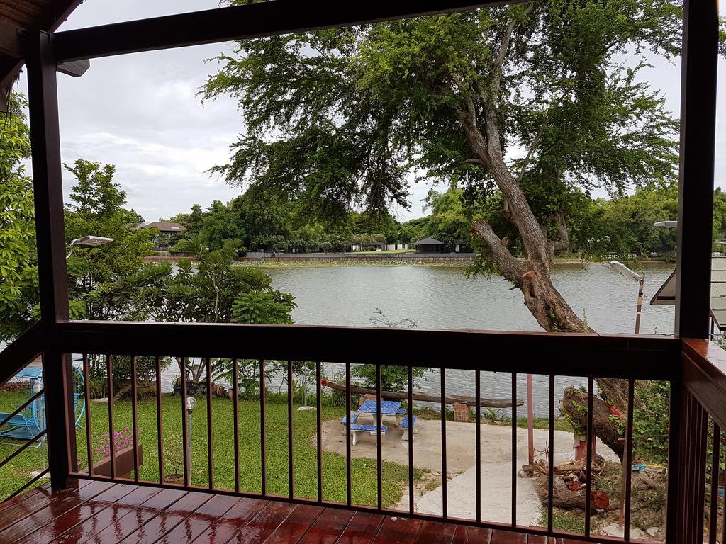 Aajam Riverfront Rooms Kanchanaburi Bagian luar foto