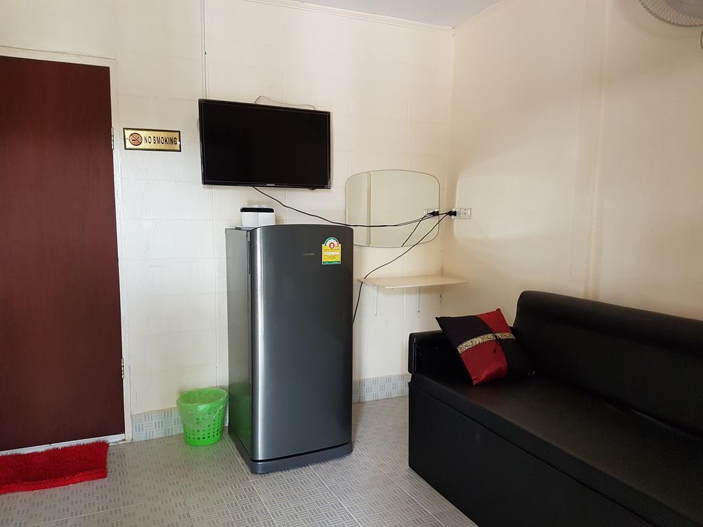 Aajam Riverfront Rooms Kanchanaburi Bagian luar foto