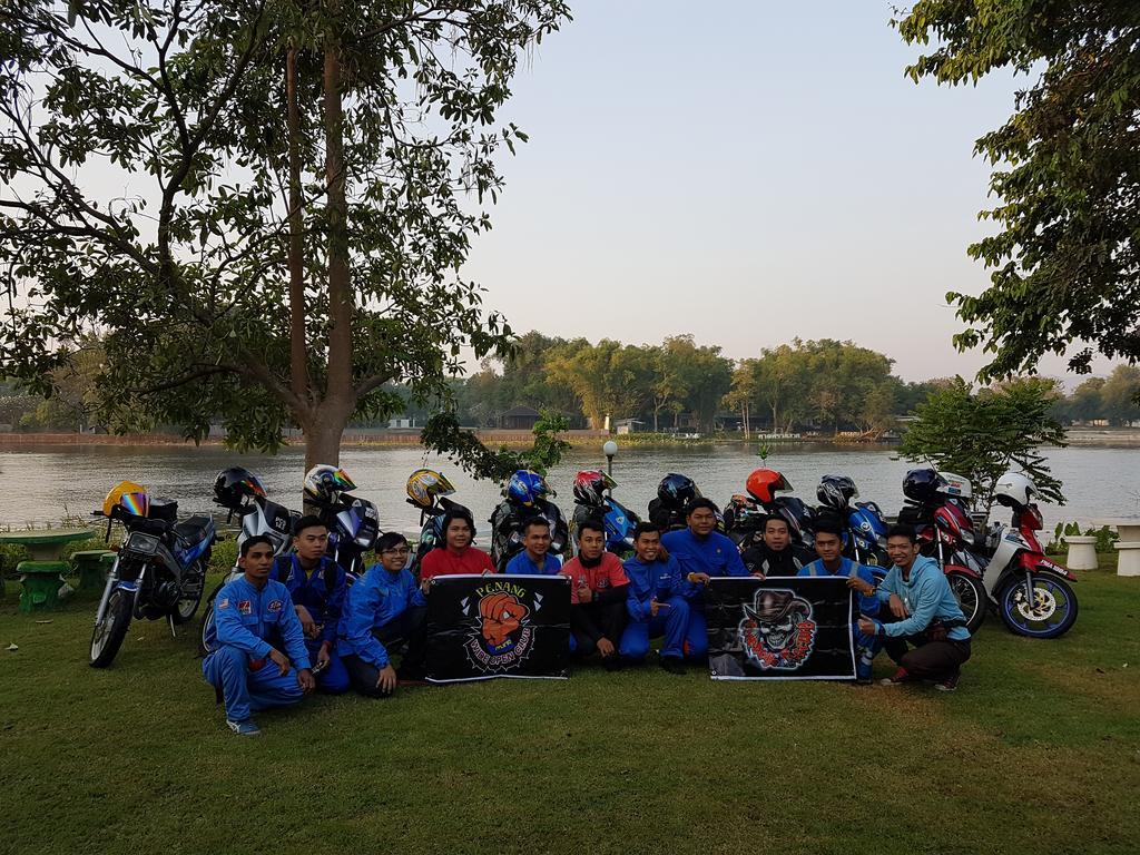 Aajam Riverfront Rooms Kanchanaburi Bagian luar foto