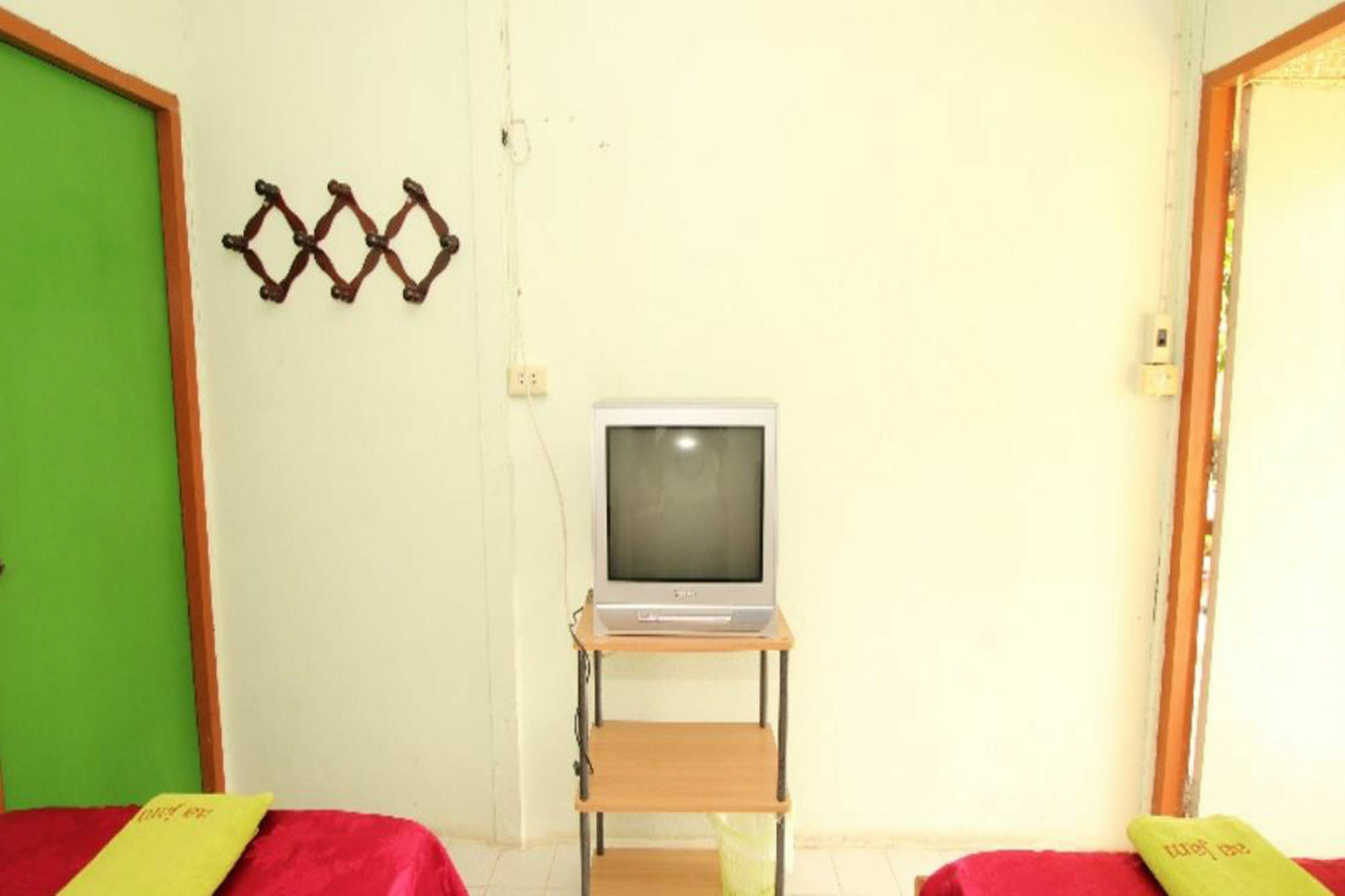 Aajam Riverfront Rooms Kanchanaburi Bagian luar foto