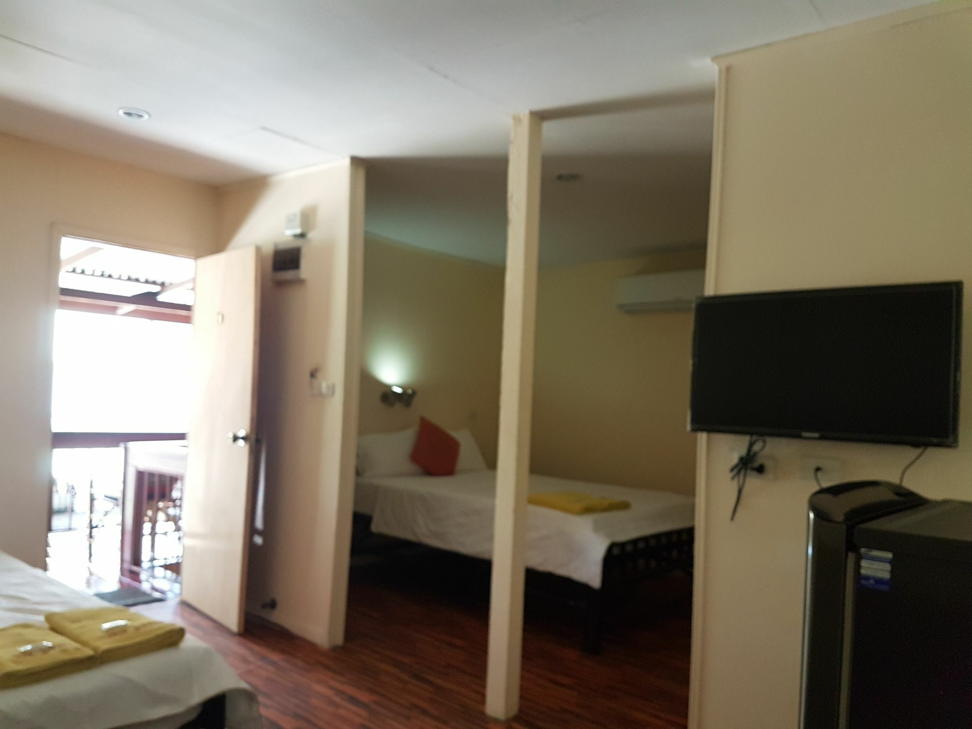 Aajam Riverfront Rooms Kanchanaburi Bagian luar foto