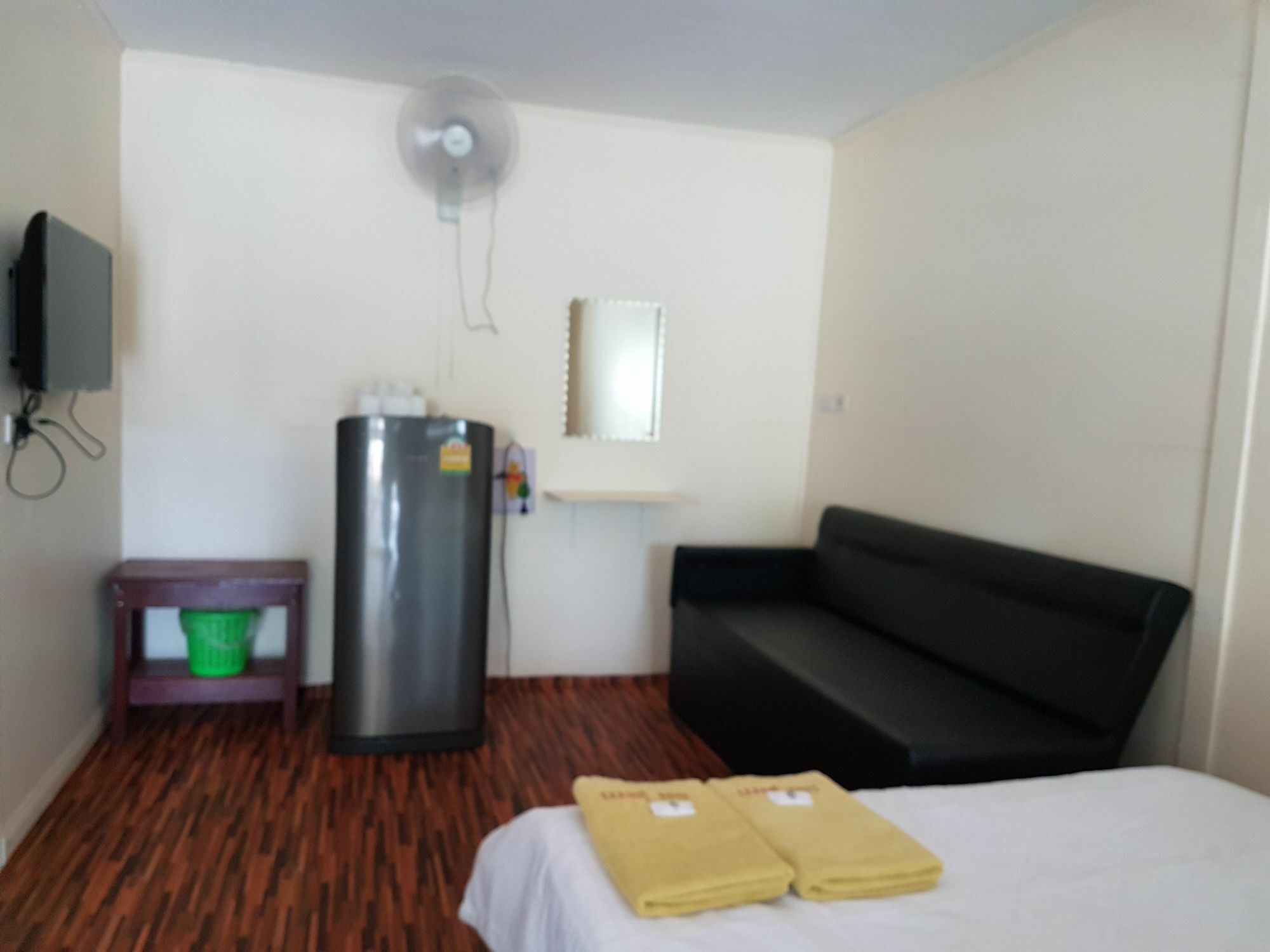 Aajam Riverfront Rooms Kanchanaburi Bagian luar foto