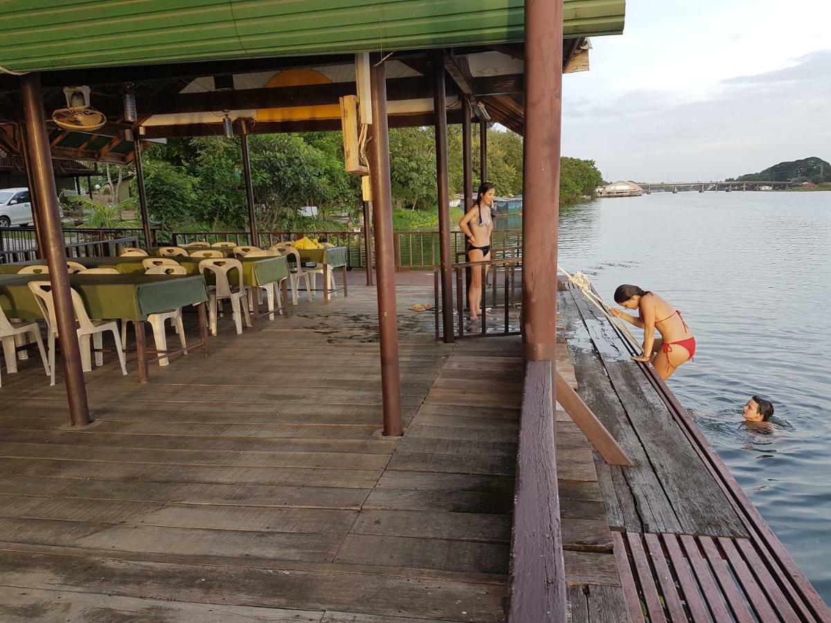 Aajam Riverfront Rooms Kanchanaburi Bagian luar foto