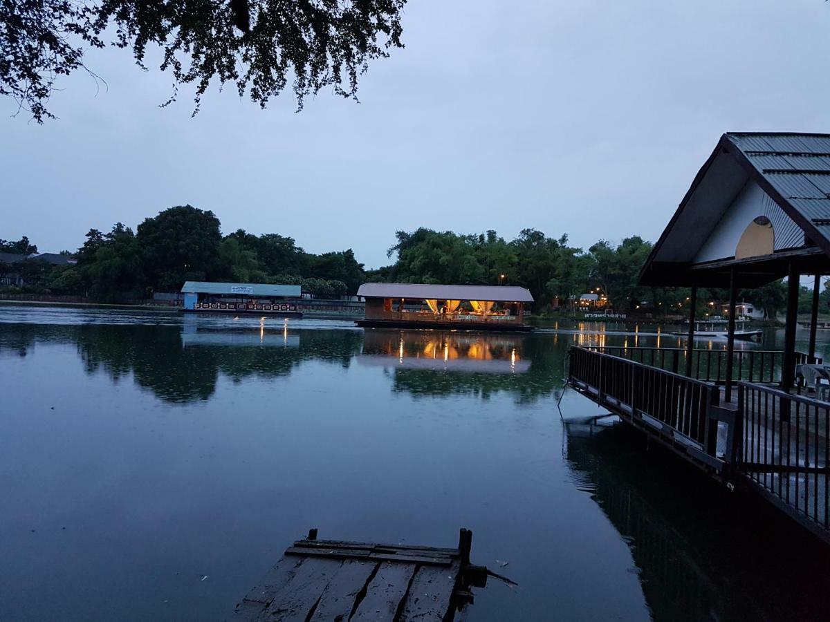 Aajam Riverfront Rooms Kanchanaburi Bagian luar foto