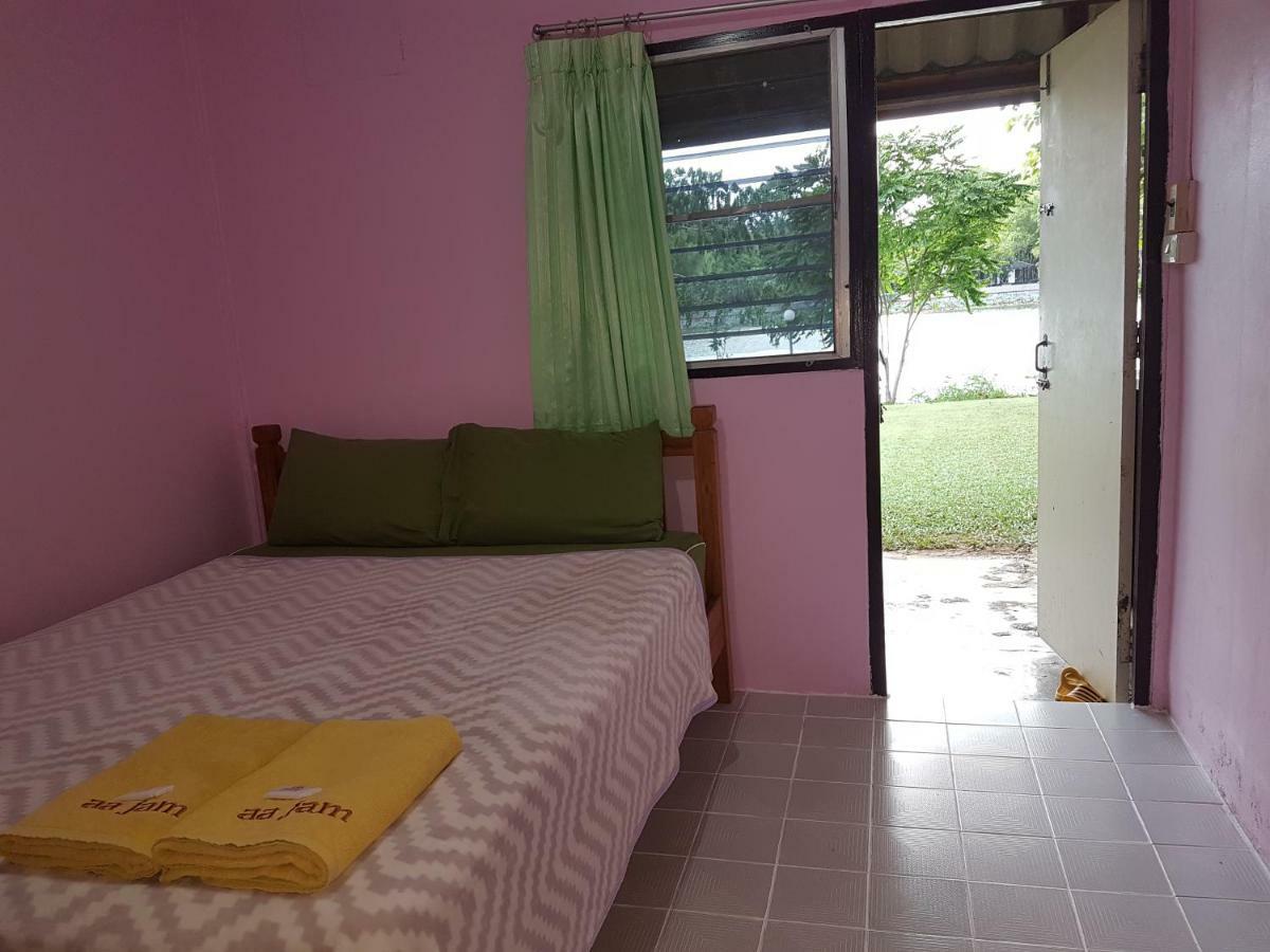 Aajam Riverfront Rooms Kanchanaburi Bagian luar foto