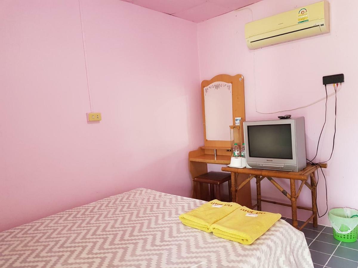 Aajam Riverfront Rooms Kanchanaburi Bagian luar foto