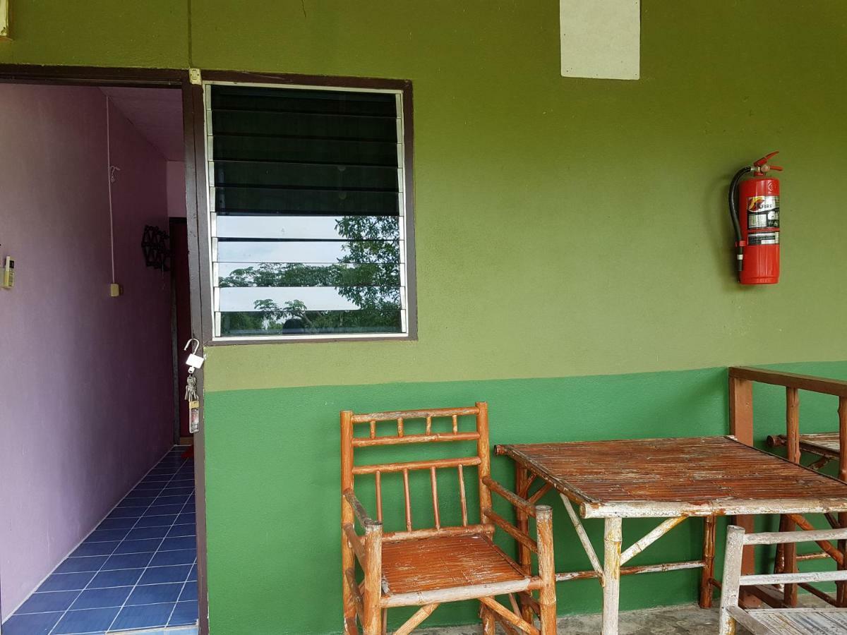 Aajam Riverfront Rooms Kanchanaburi Bagian luar foto