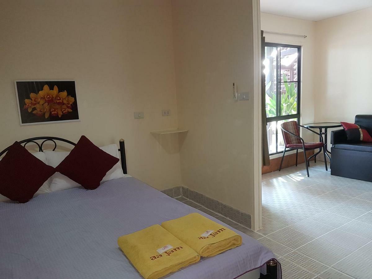 Aajam Riverfront Rooms Kanchanaburi Bagian luar foto