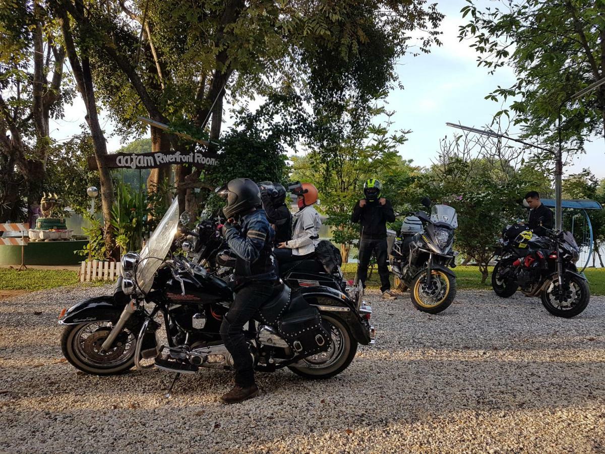 Aajam Riverfront Rooms Kanchanaburi Bagian luar foto