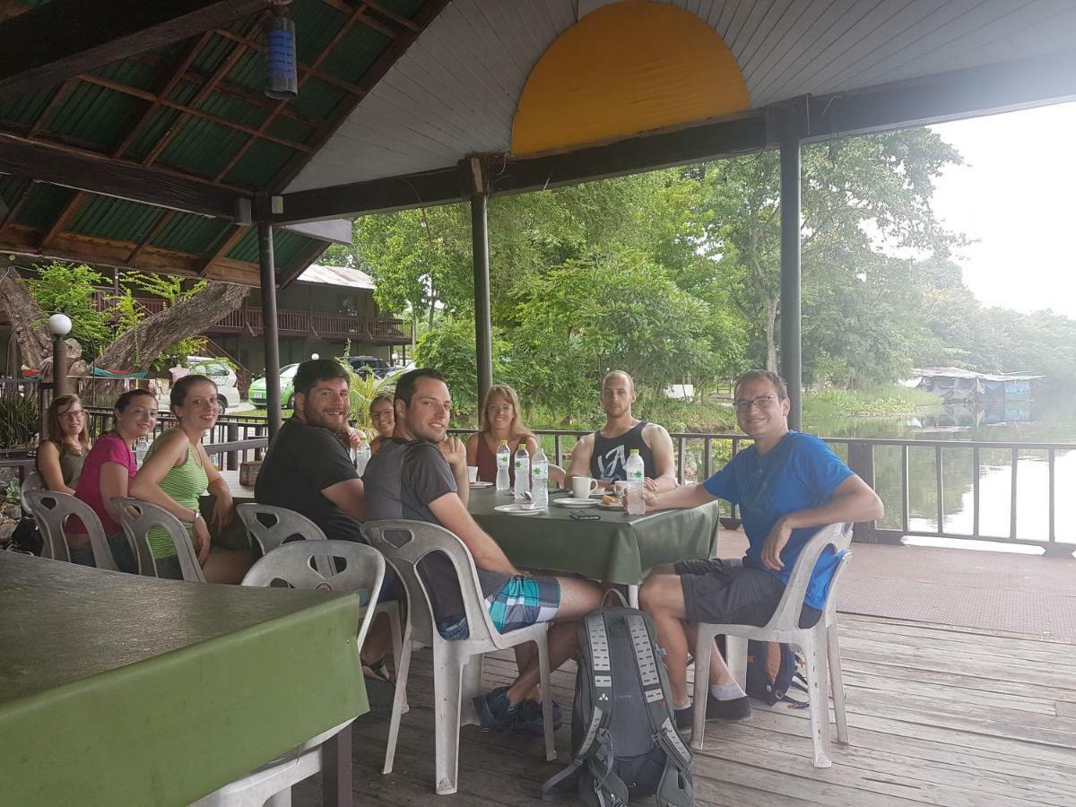 Aajam Riverfront Rooms Kanchanaburi Bagian luar foto