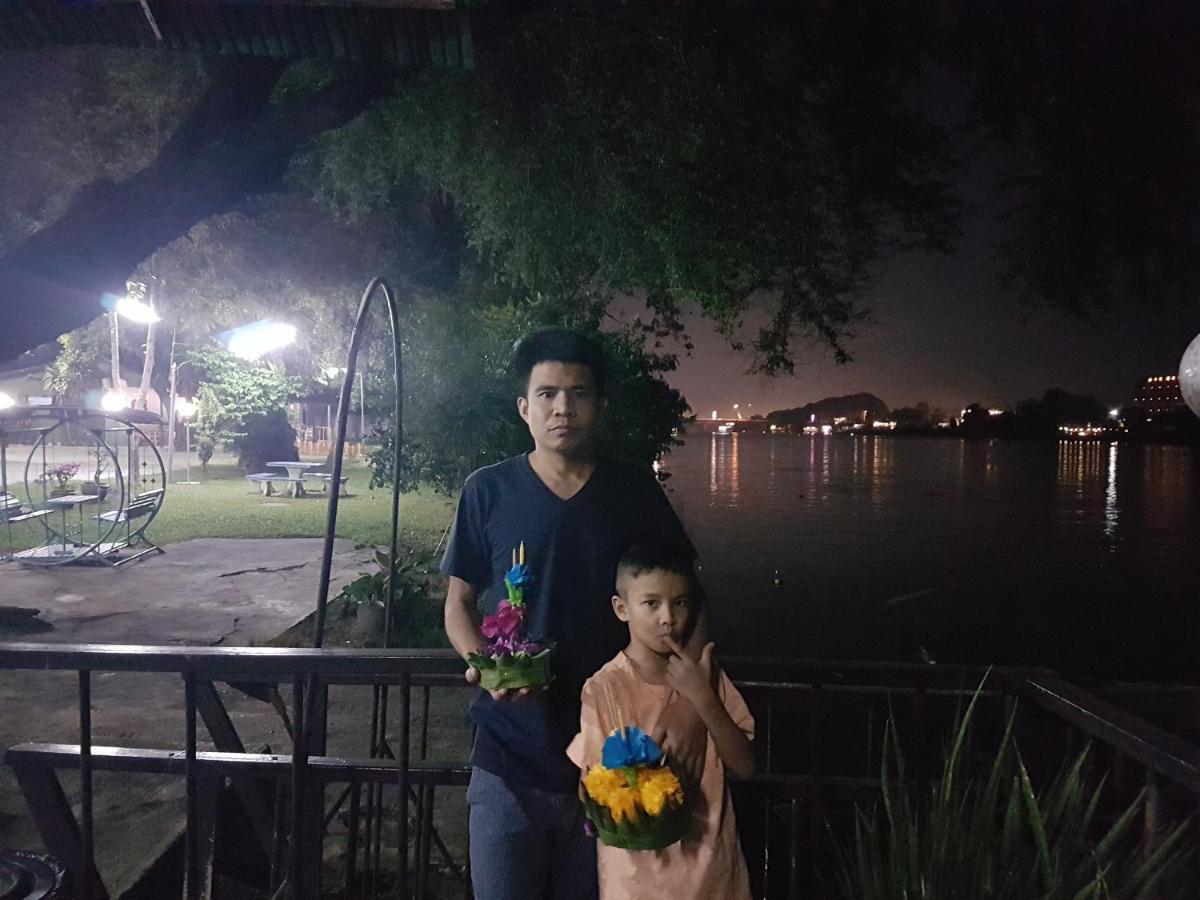 Aajam Riverfront Rooms Kanchanaburi Bagian luar foto